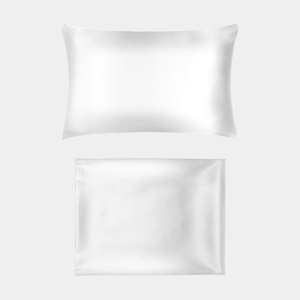 SILVER PILLOWCASE WITH BEDSHEET